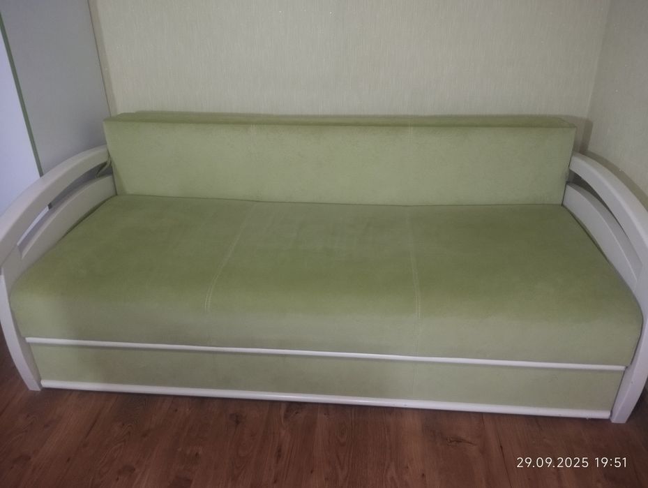 Диван розкладний.
