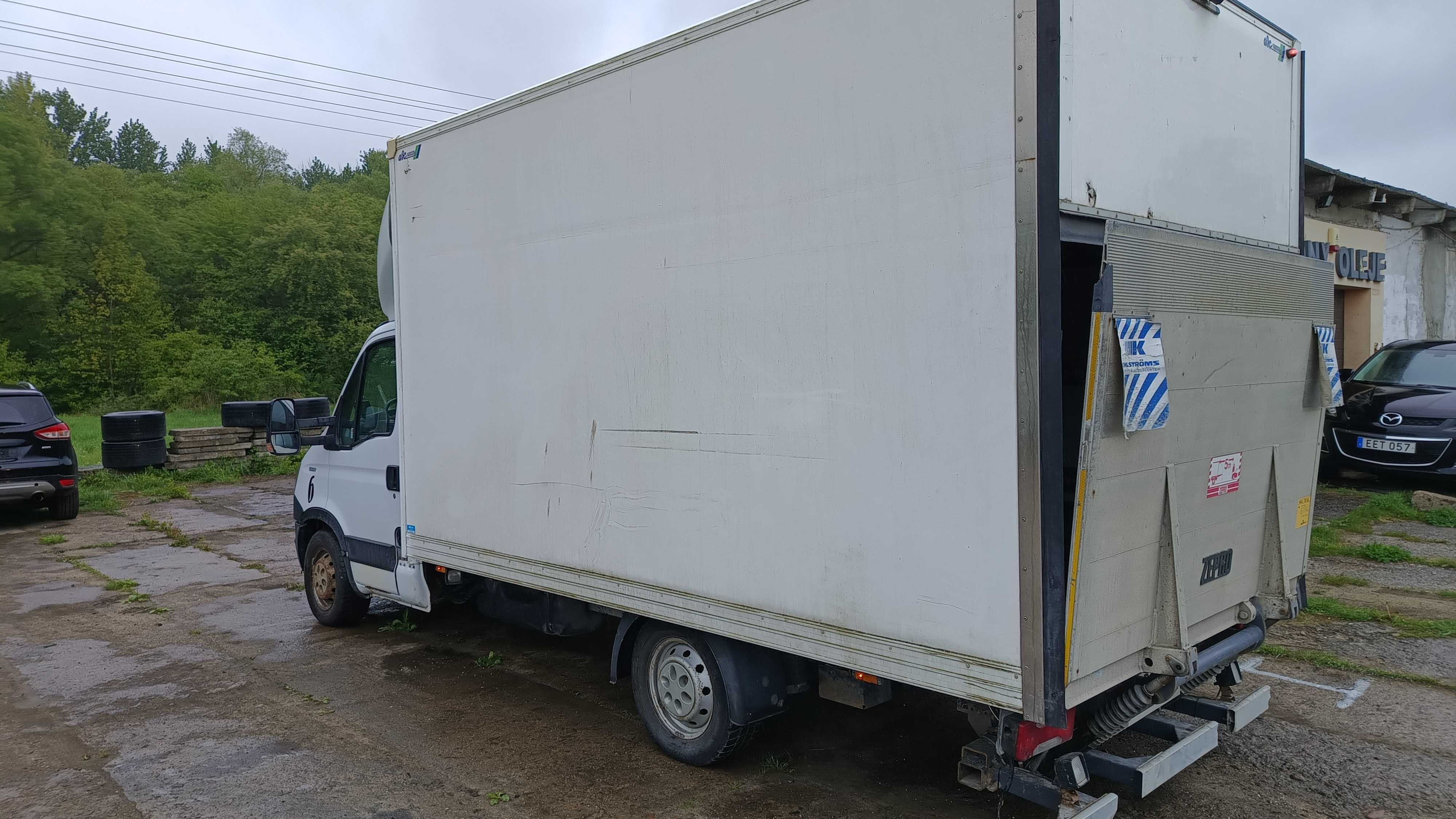 Iveco Daily 35s17, 3.0 kontener + winda, stan bdb, prosto z lawety