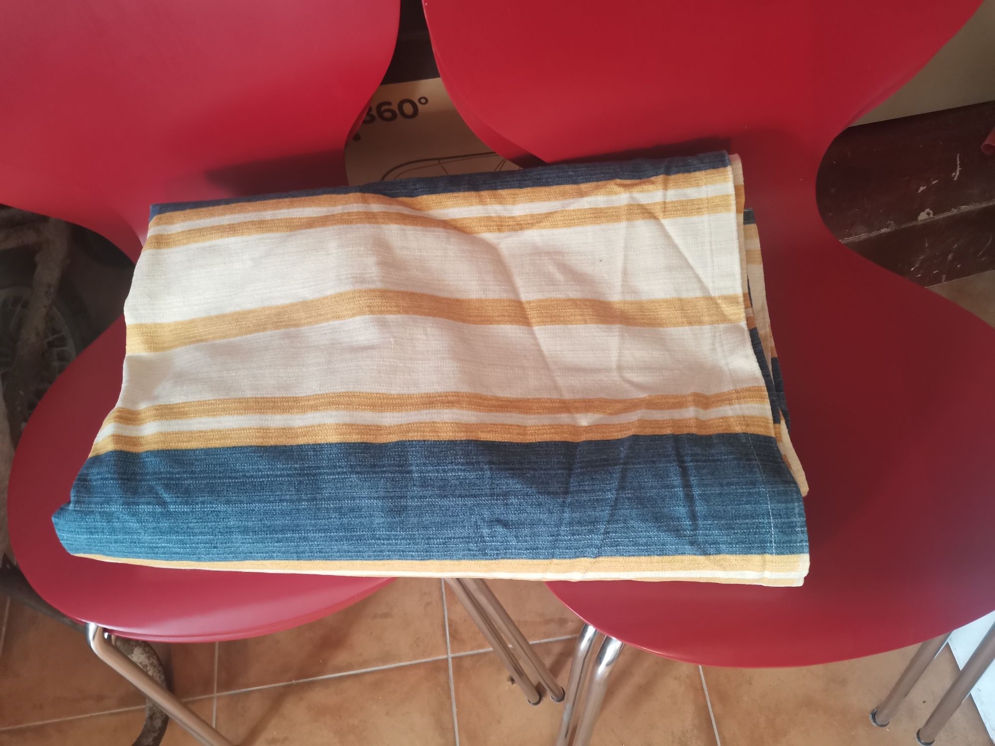 Tecido azul amarelo