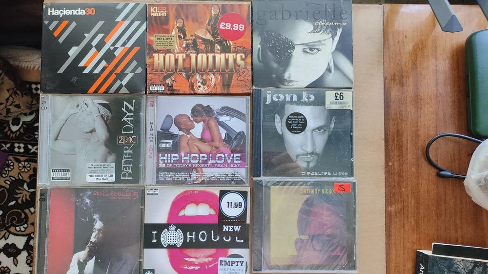 Багато фірмових аудіо CD
