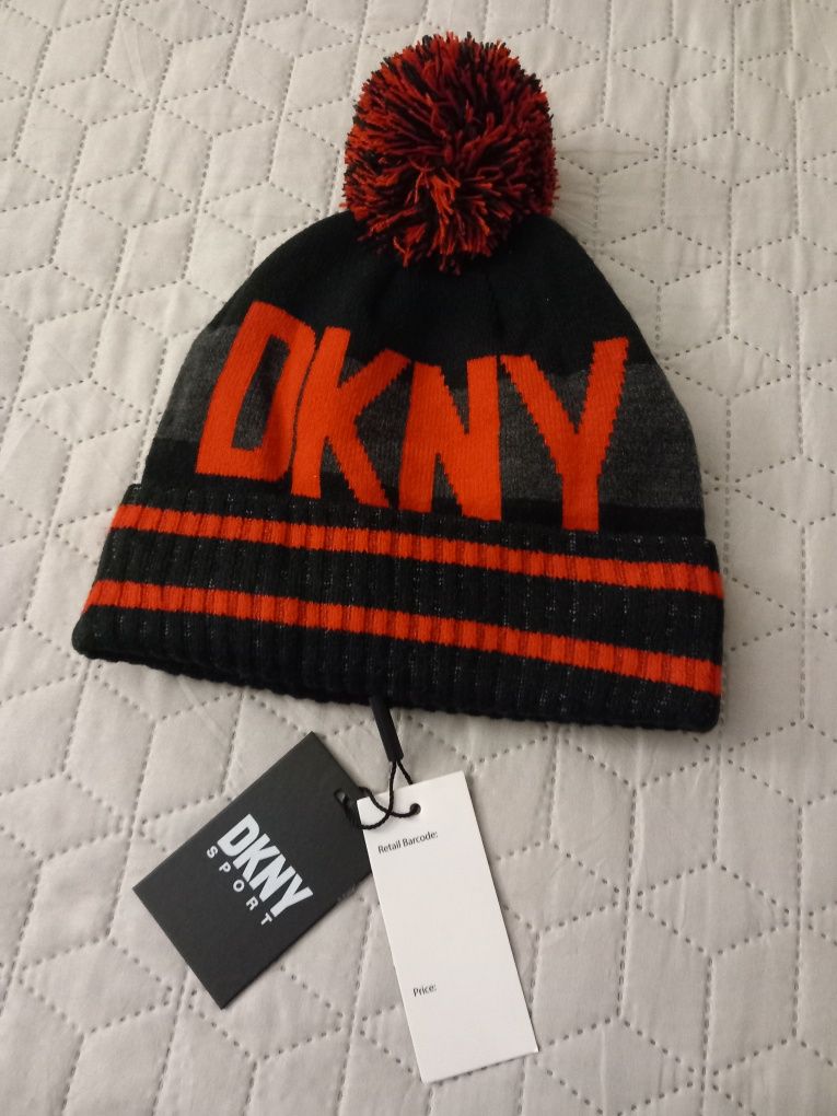 Шапка dkny унісекс.