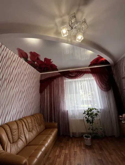 Пропоную до продажу двоповерховий будинок в центрі міста