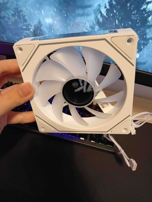 Białe wentylatory komputerowe UPSIREN UF-1 PRISM 4 PRO