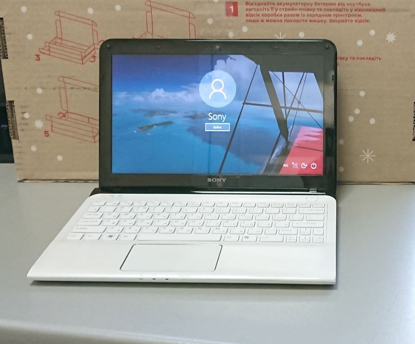 Компактный ноутбук Нетбук Sony Vaio SVE11 11.6" SSD Батарея 6 часов!