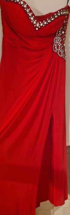 Czerwona długa sukienka