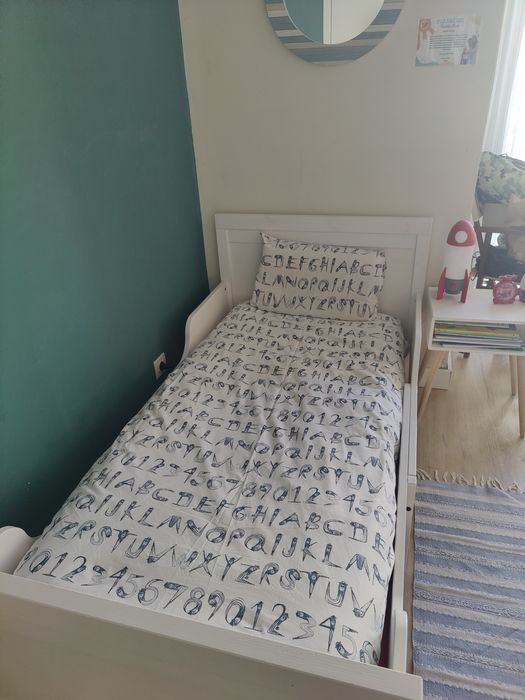 Cama branca de criança IKEA extensível