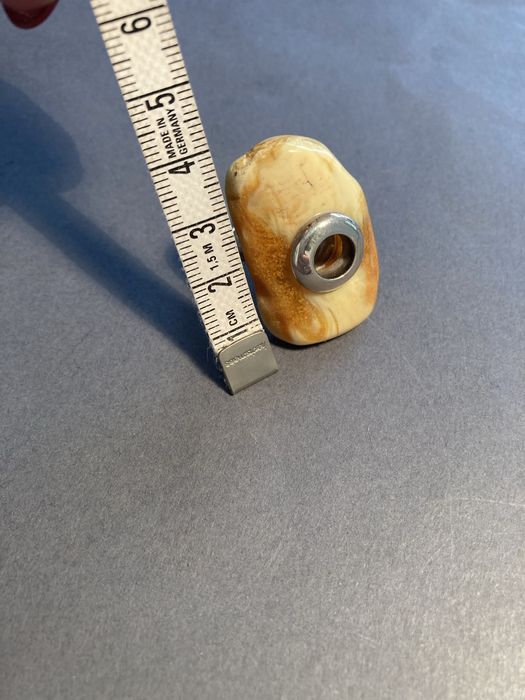 Pierścionek z bursztynem bałtyckim, piękny, mleczny kawałek bursztynu