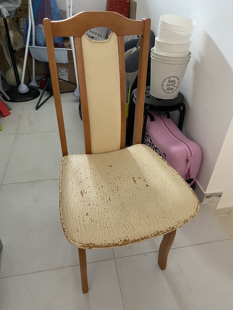 Solidny drewniany stol + 4 krzesla