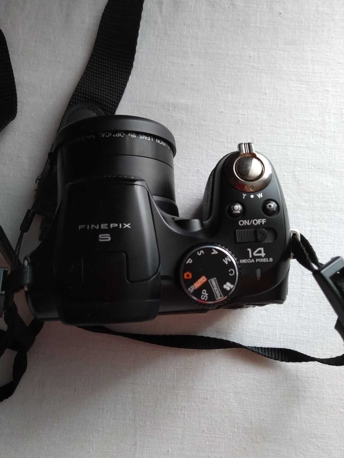 Продам Компактний фотоапарат Fujifilm FinePix S2980 Black