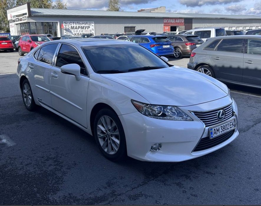 Продам Lexus es300h 2013р.в 2.5 гібрид 183тис.км пробіг