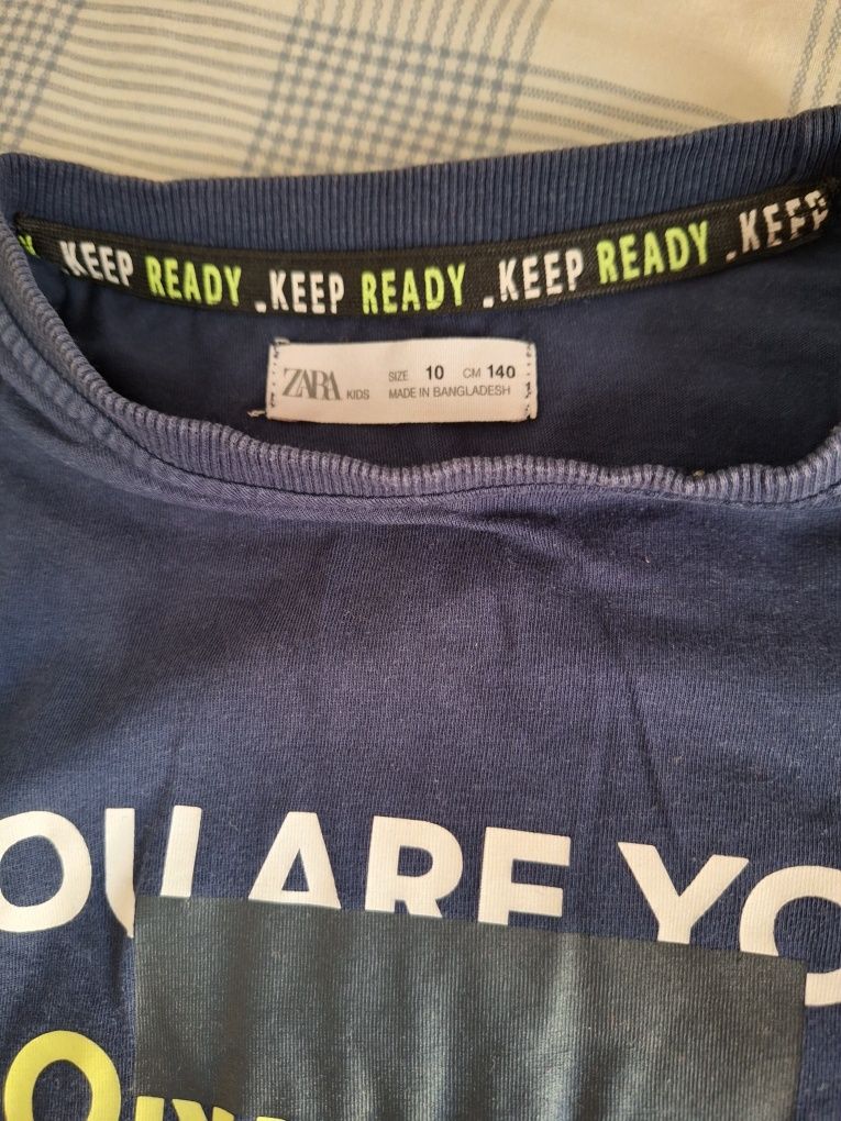 Camisola ZARA Kids azul com frase motivacional