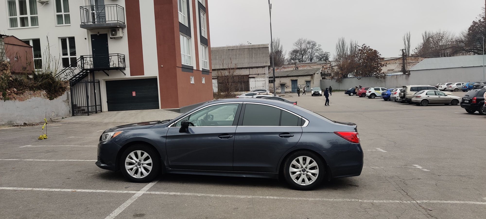 Subaru legacy premium 2015г газ/бензин