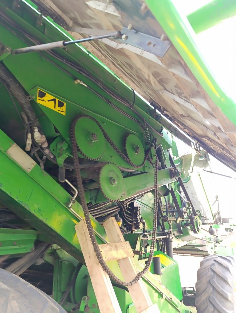 Комбайн John Deere W650 2009