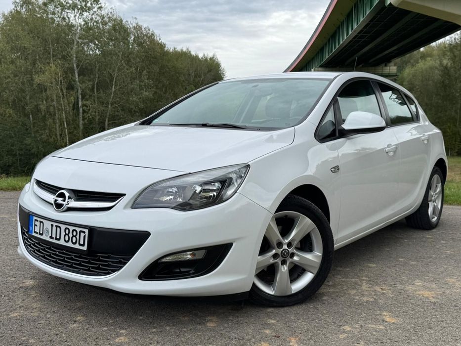 Opel Astra 1.6 benzyna 131. Tys Przebiegu 2015 rok Super Stan