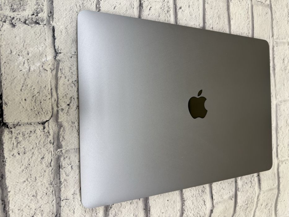 MacBook Air 13 2020 M1 8/256gb Space gray 520$