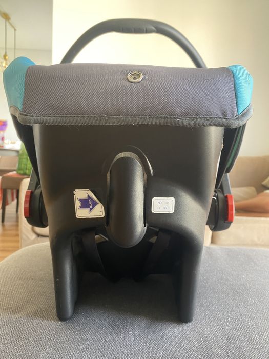 Cadeirinha auto bebé marca Zippy