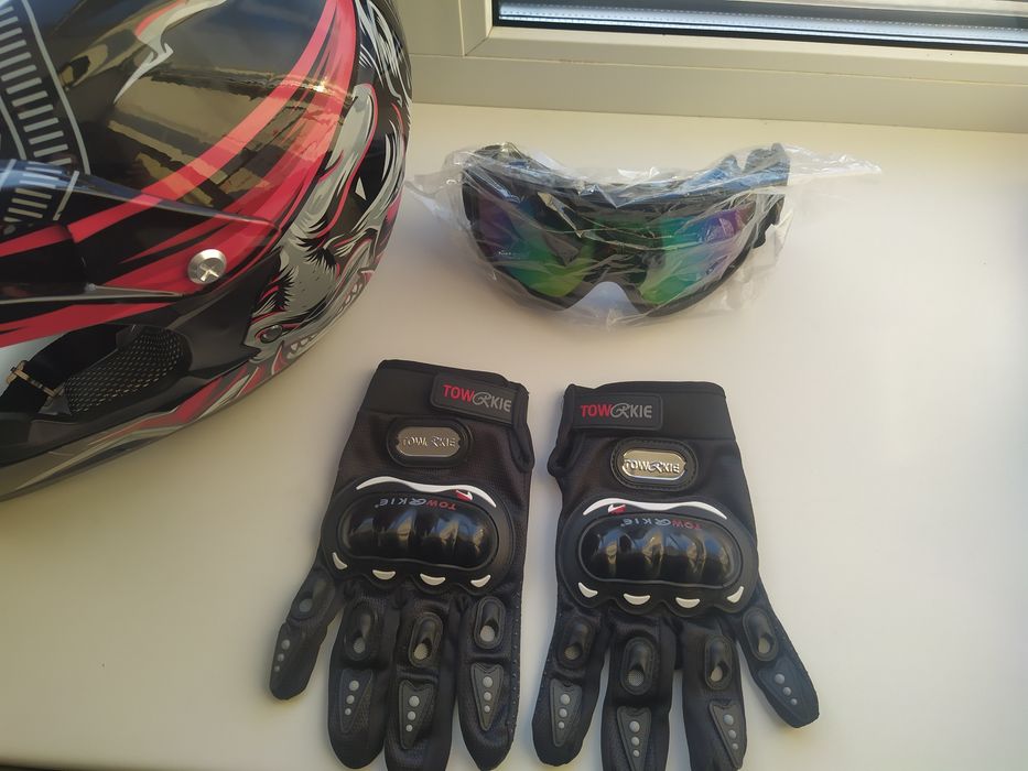 Мотошлем, гермак