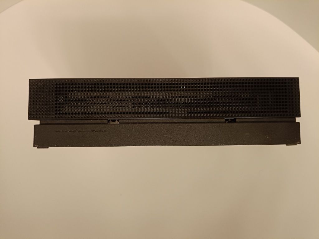 Xbox One X 1TB Pad + 2 Gry