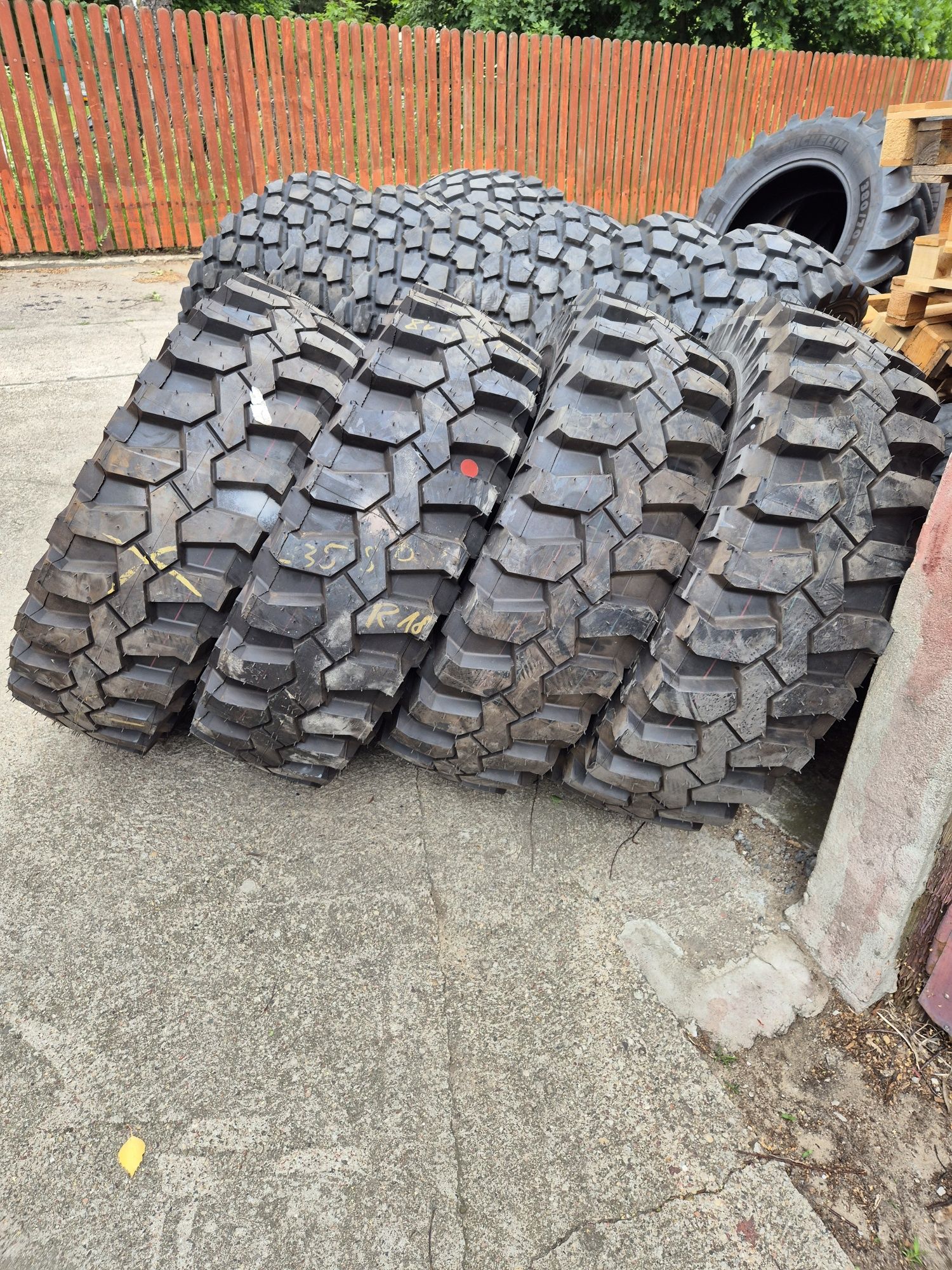 Opony 335/80r18  340/80r18  12.5r18 Michelin