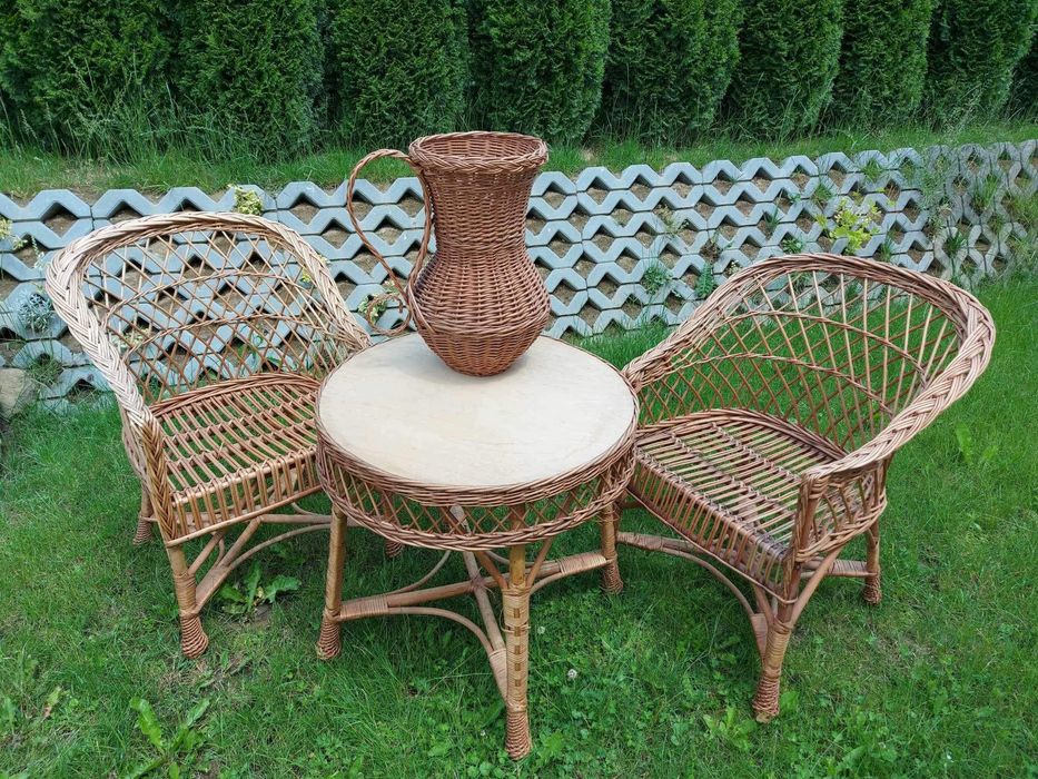 Komplet z wikliny (stół + krzesła + wazon)