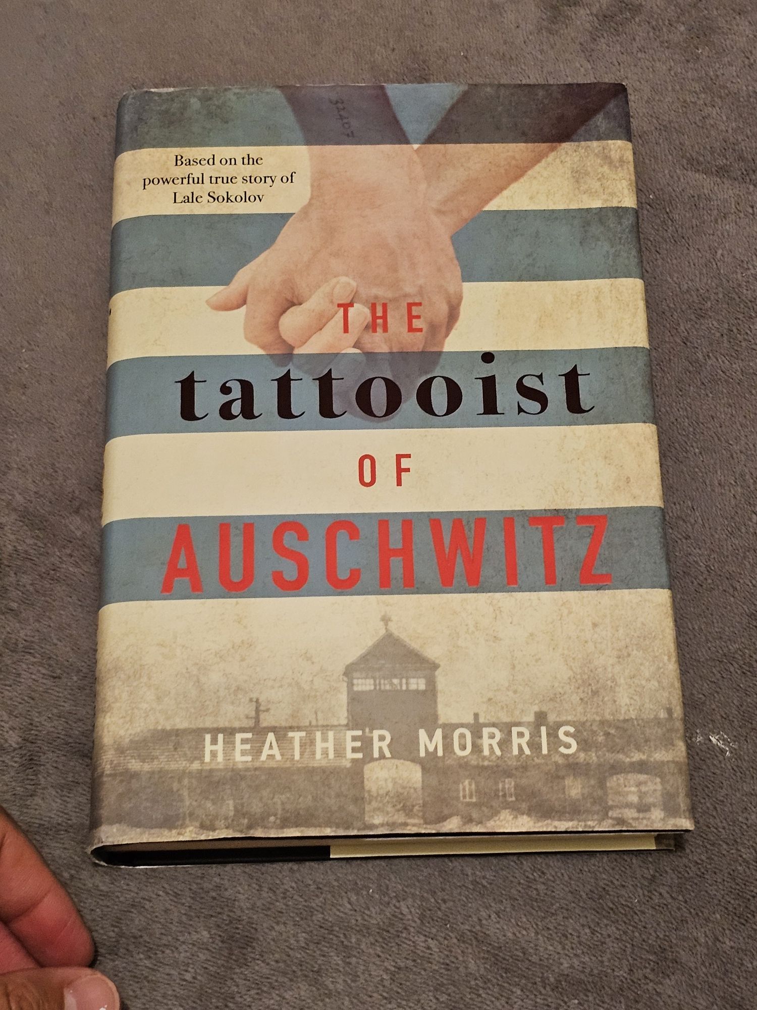 Tattooist of Auschwitz (versão inglesa do Tatuador de Auschwitz)