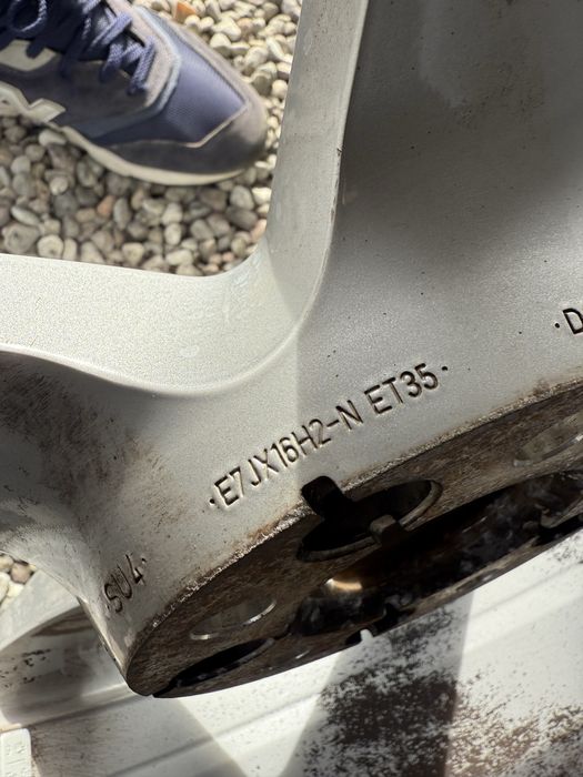 205/60/16 opony zimowe koła Audi