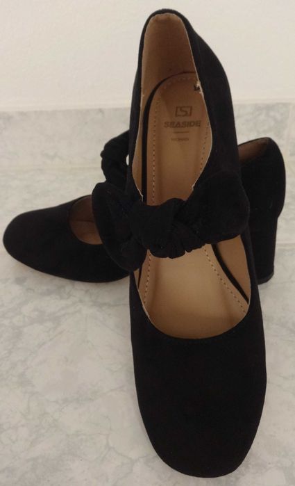 Sapatos Senhora de Tacão e Laço Camurça Preta