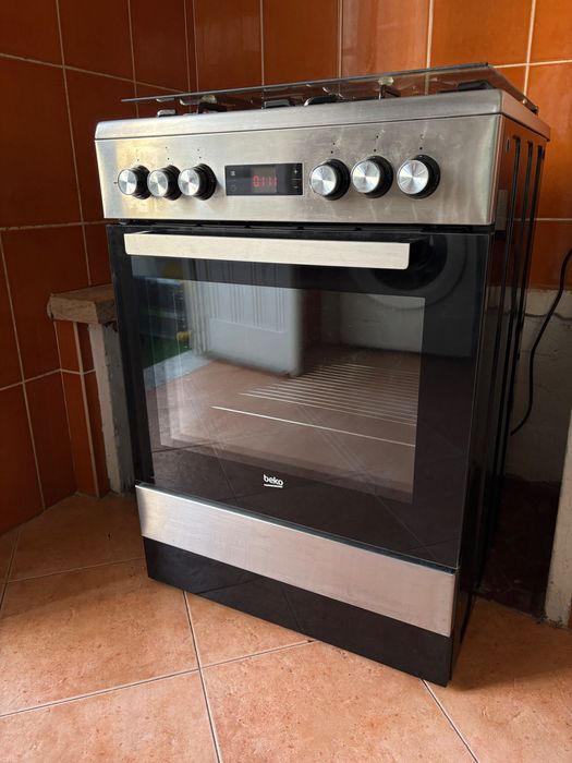 Fogão BEKO c/ Forno elétrico