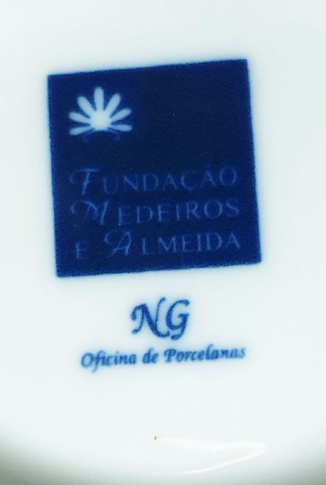 Fantasticogomil em porcelana NG-Armas de António Peixoto