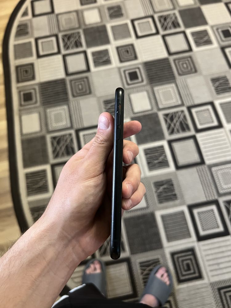 Продам Iphone XR