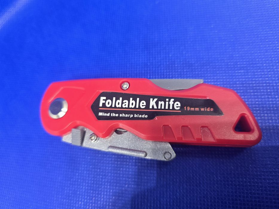 X-acto vermelho em plastico