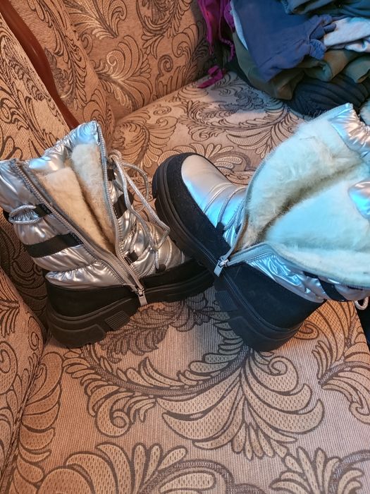 Теплі сапожки на овчині.