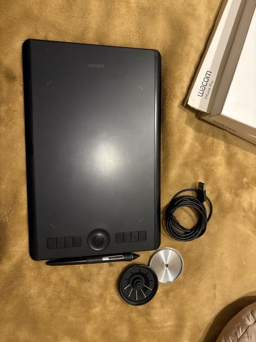 Графічний планшет Wacom Intuos Pro М PTH-660