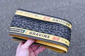 Opona Challenge Gravine XP B/T kremowa 700×40 260TPI PPS2, TLR