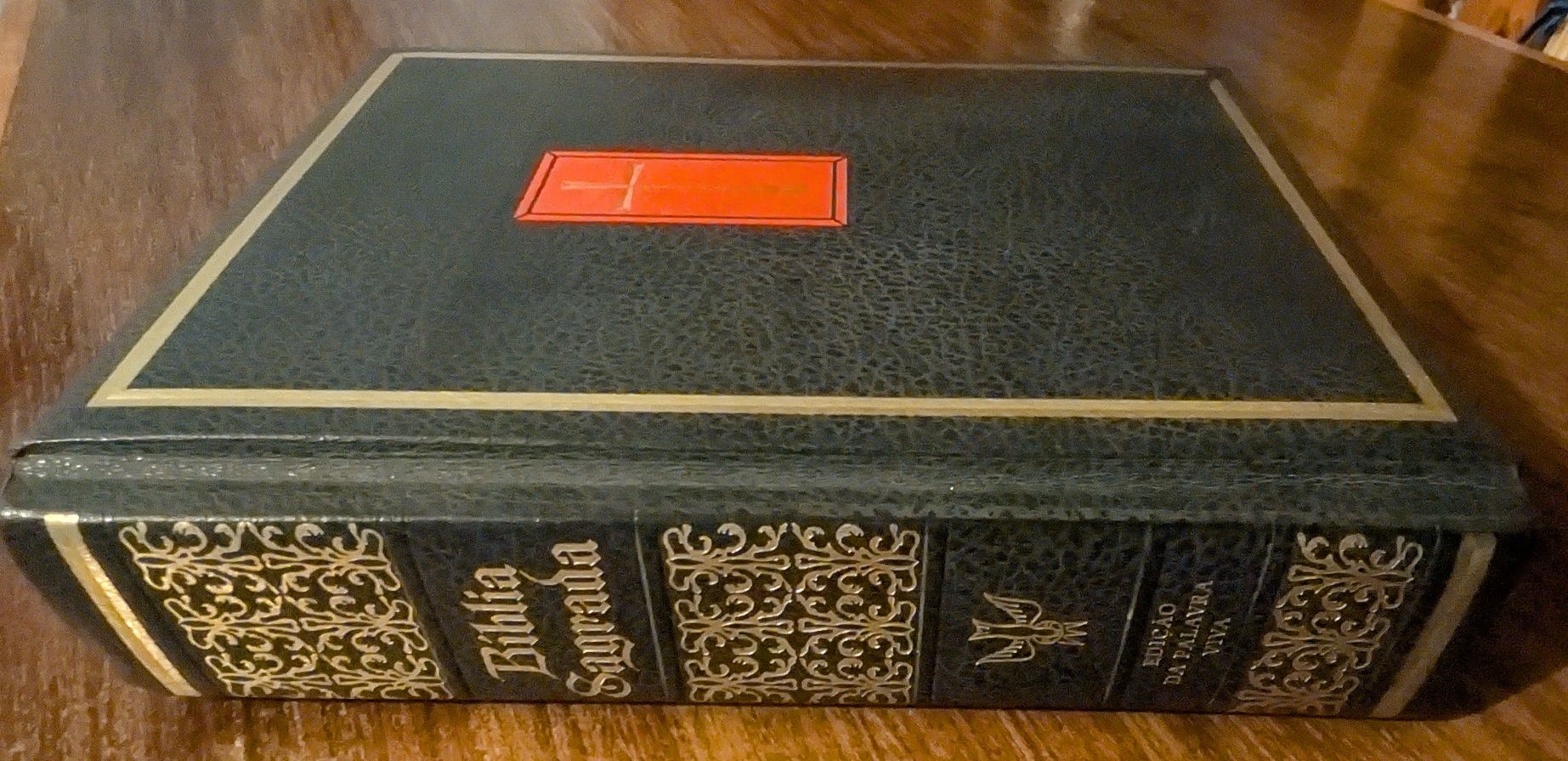 Bíblia (exemplar único com capa de couro e dourado)