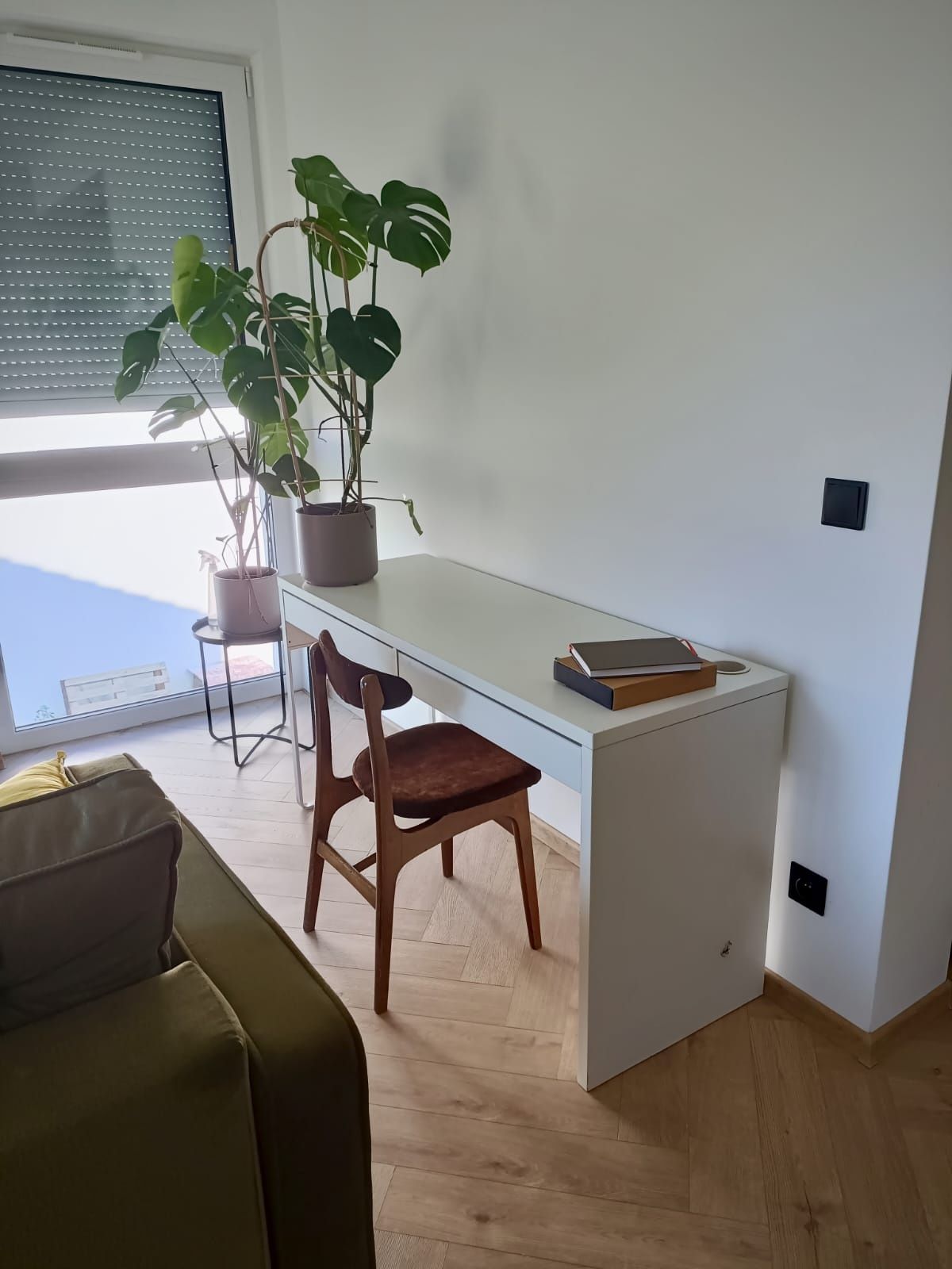 Białe biurko / stolik / toaletka IKEA