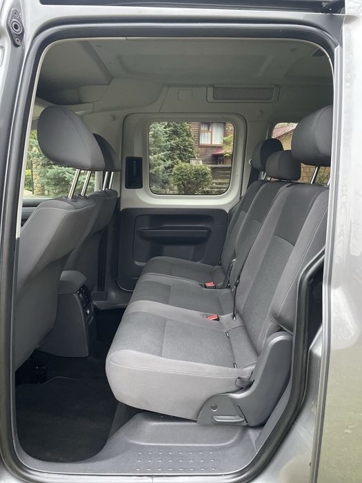 Свіжопригнаний кадді,7 місць