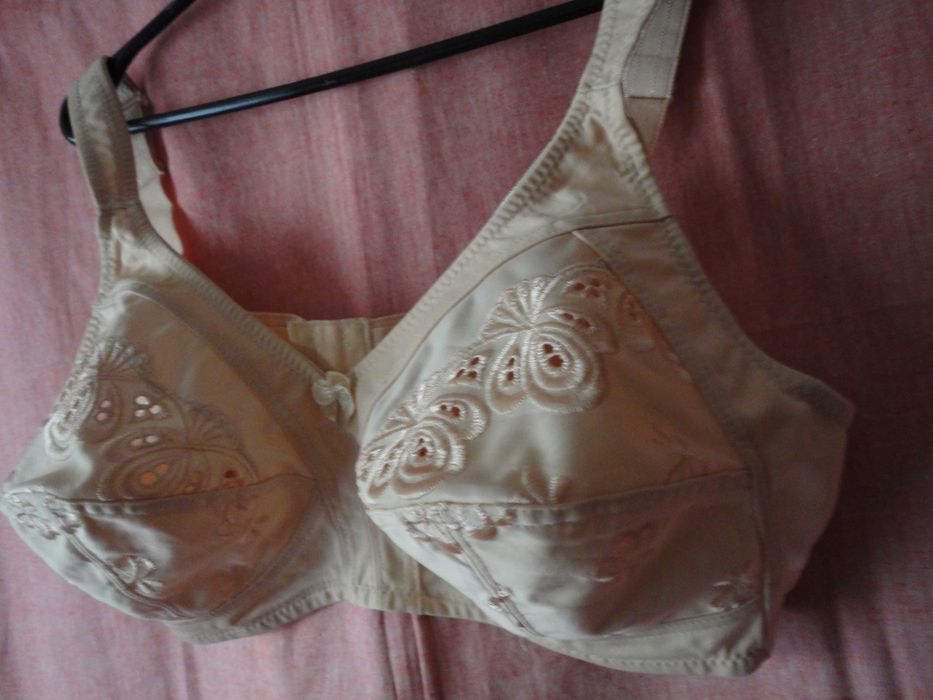 Бюстгальтер лифчик бежевого цвета, размер 40DD
