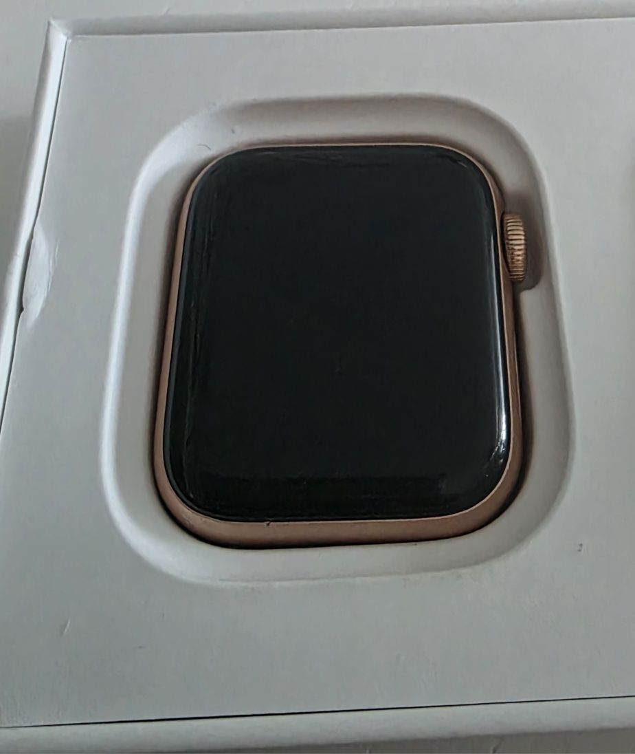 Zegarek Apple Watch GPS. Model A2351