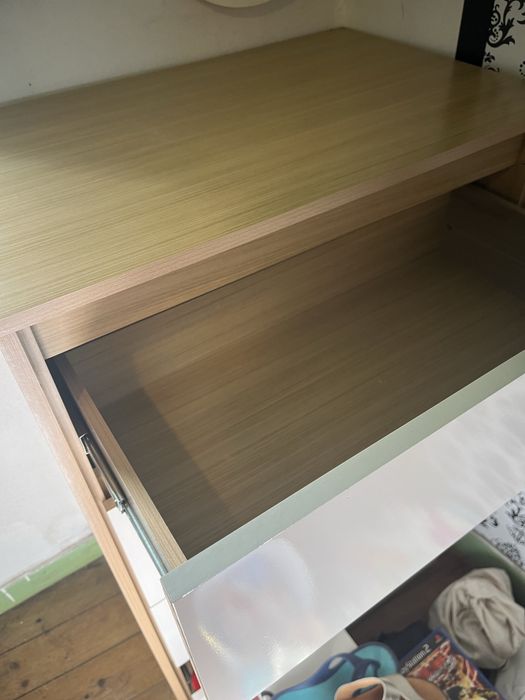 Comoda com 4 gavetas