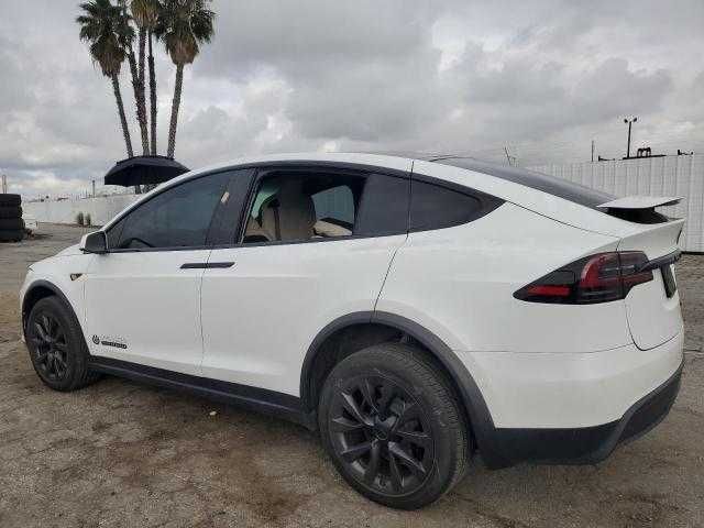 2022 року Tesla Model X