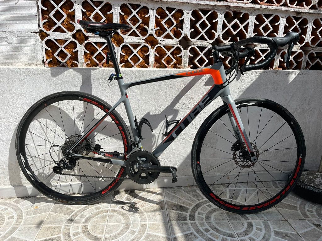 Bicicleta Estrada cube carbono