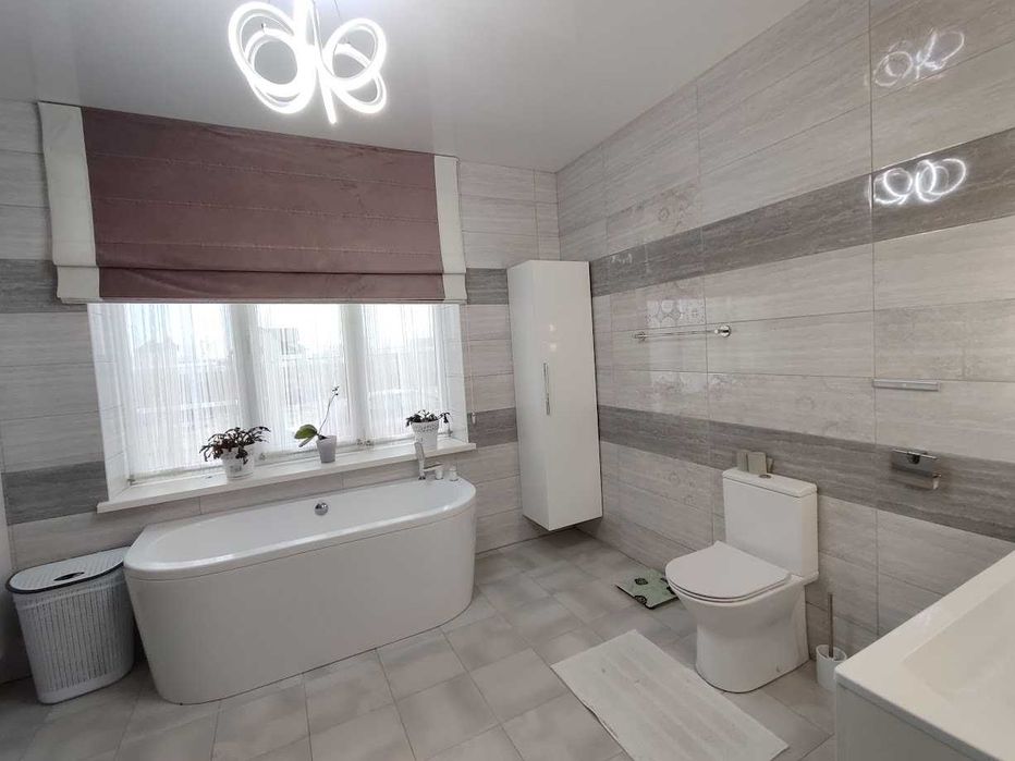 Продається сучасний будинок з дизайнерським ремонтом в с. Шипинці