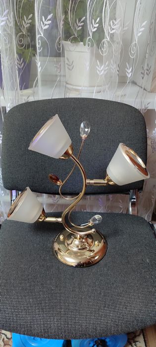 Люстра на три лампочки