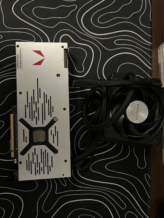 ТЕРМІНОВО Продам відеокарту rx vega 64 на водяному охолоджіні