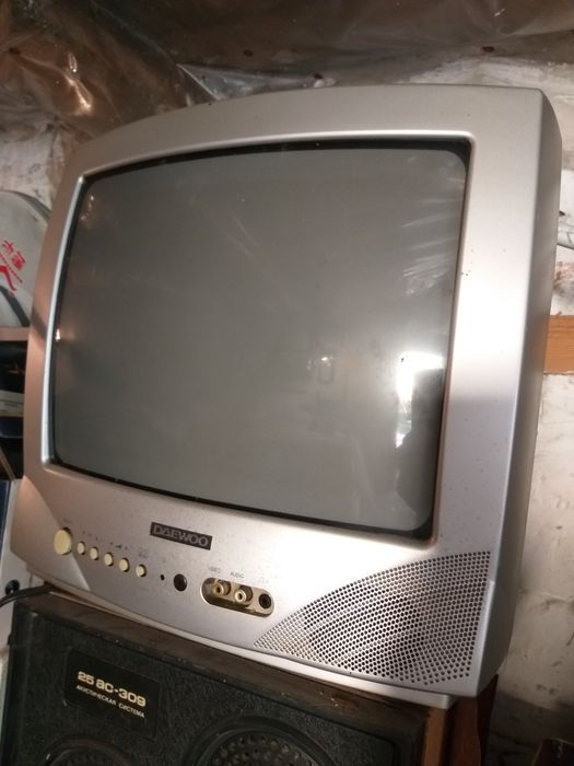 Рабочий телевизор Daewoo цветной