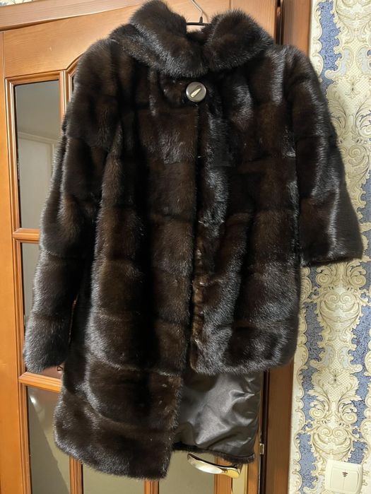 Продам натуральну шубу в гарному стані.