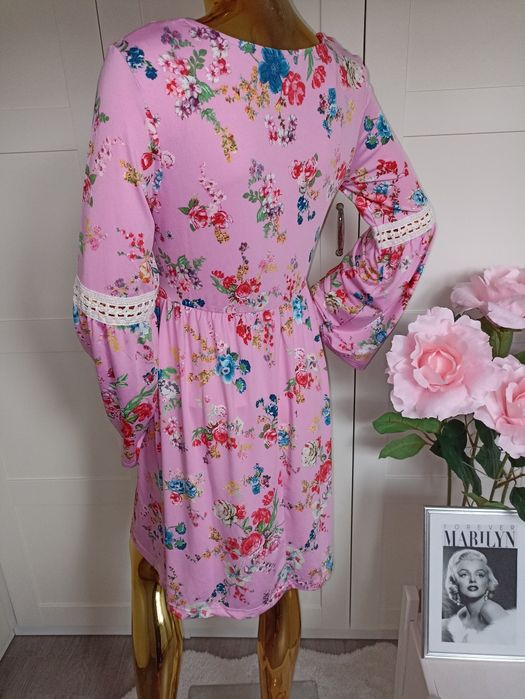Nowa różowa  sukienka Boho w kwiaty z ażurowymi koronkami R.S/M