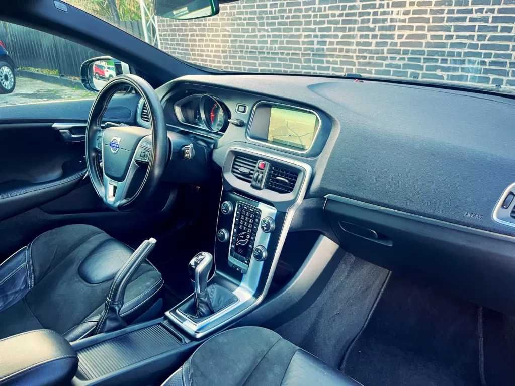 Volvo V40 2.0 D4 R-Design