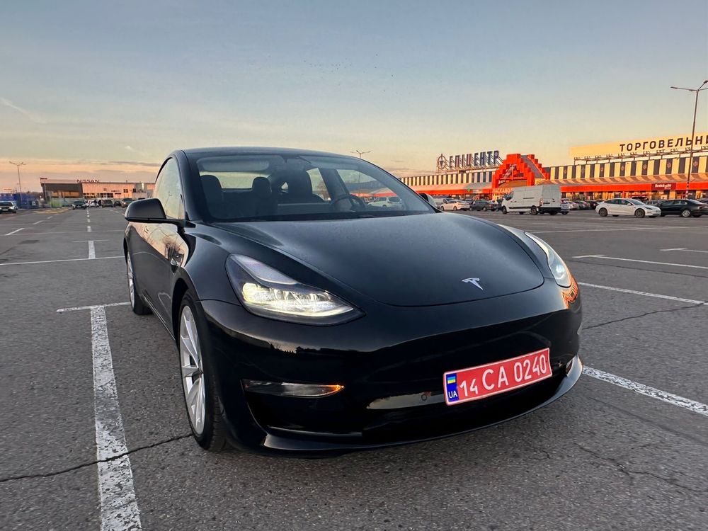 Продам TESLA 3